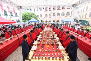 大供天以“香、花、燈、水、果、茶、食、寶、珠、衣”十供，供奉諸天神仙