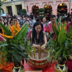 大批市民和旅客上香祈福