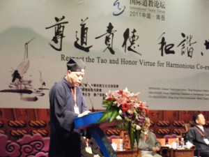 吴炳鋕会长在大会主论坛发言。
