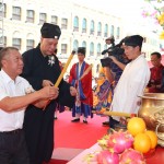 何厚鏵副主席上香祈福