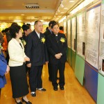 黎鴻昇主教、温蘭子主任及丁常雲副會長等嘉賓參觀展品