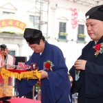 中國道教協會丁常雲副會長向三清神像虔誠上供